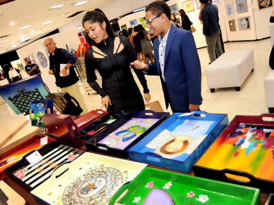 Exposición: 'Transformando Sonrisas' en Banco Atlántida