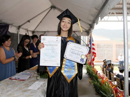 Graduación de los seniors de la Discovery School