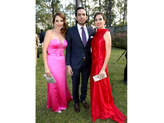 José Jarquín y Julissa Ustariz celebran fiesta nupcial