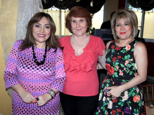 Encuentro maternal para Sanja Karow