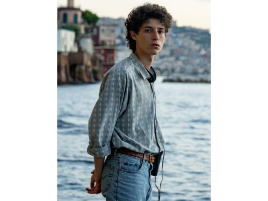 Fue la mano de Dios. Mientras el joven Fabietto sigue su pasión por el fútbol, una tragedia familiar perfila un prometedor futuro como cineasta. Estreno: 15 de diciembre.