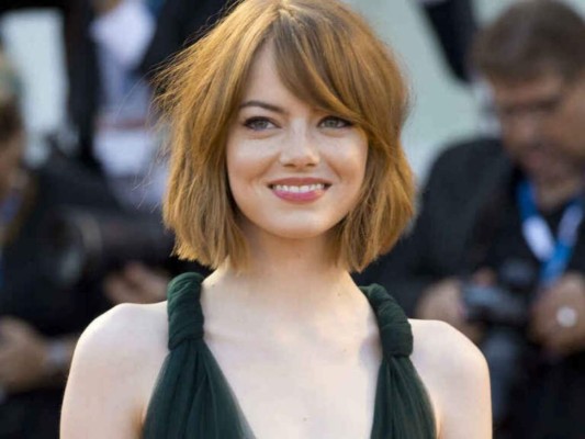 ¡No se llama Emma! Así es, su nombre verdadero es Emily Jean Stone, pero debido a que ya había alguien registrada con ese nombre en el Screen Actors Guild adoptó el “Emma” porque así la llama su madre de cariño.