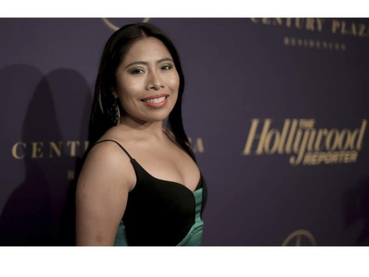 Yalitza Aparicio modela nueva colección de Prada