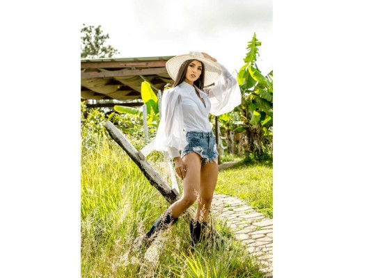 Rosemary Arauz: de las pasarelas al diseño de accesorios  