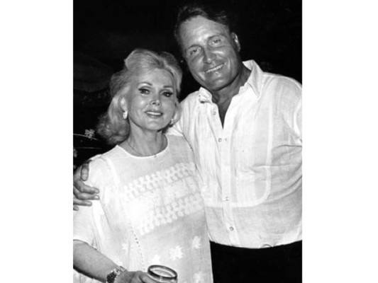 Estuvo casada en nueve ocasiones y su matrimonio junto al abogado Felipe de Alba en 1983, solo duró un día por ser considerado nulo en vista que su divorcio de Michael O´Hara aún no esta disuelto legalmente