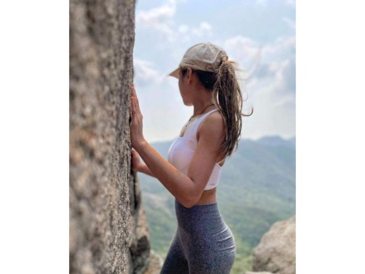 Según informes de The Sun, en su último viaje fue acompañada por sus amigos al parque Ha Pak Lai y la influencer decidió tomarse una fotografía al borde de la cascada en Pineapple Mountain y según los testimonios perdió el equilibrio y cayó 16 pies abajo.