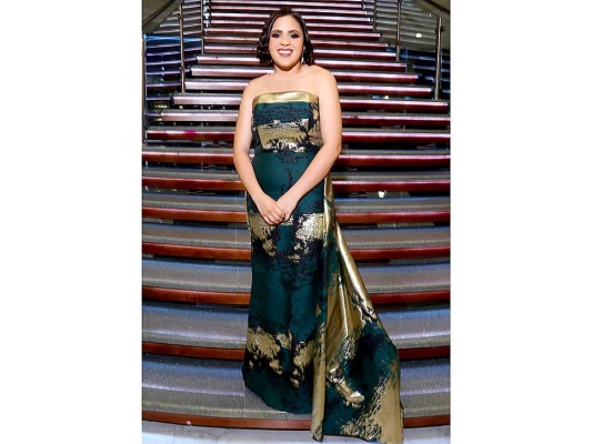 Look de las graduadas de la Escuela Internacional Sampedrana.