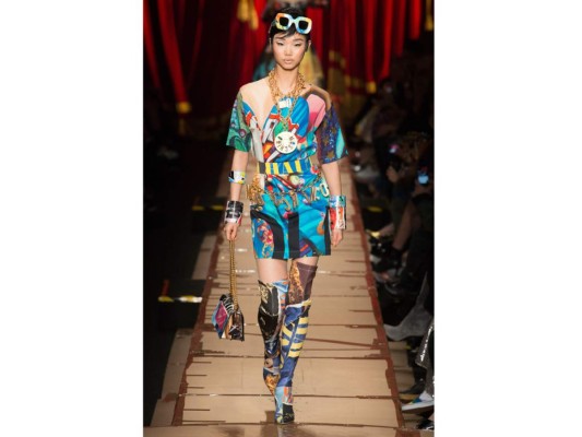 Pasarela Moschino otoño 2017