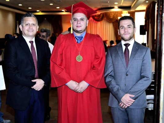 UTH Florida University gradua tercera promoción