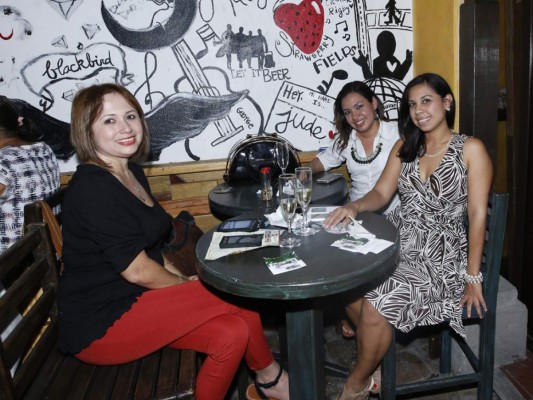 Tarde de moda y solidaridad en La Musa Gastropub