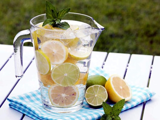 Una rica limonda te ayudara para desintoxicarse. Esto es debido a que la vitamina C convierte las toxinas en agua, las cuales, en ese estado, son más fáciles de eliminar.