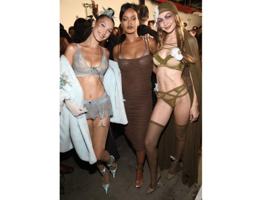 Rihanna incluyó modelos embarazadas en el desfile Savage X Fenty