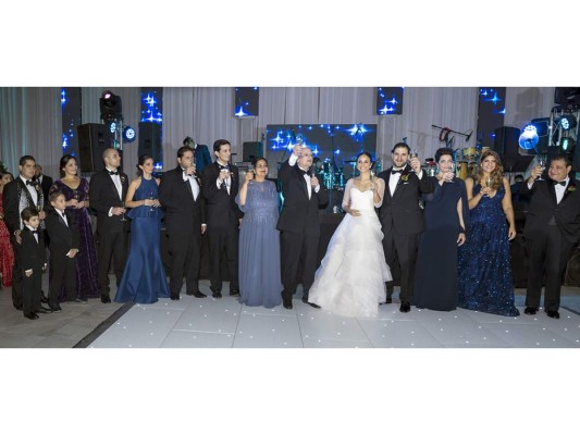 Elegante recepción por los novios Carlos Kattán y Rozeana Fonseca