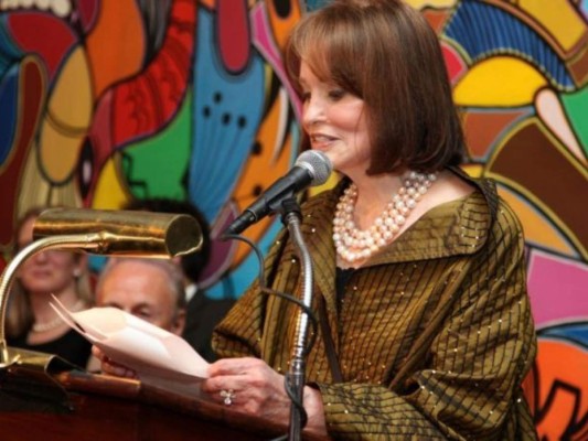 “Qué vida extraordinaria. Qué madre extraordinaria. Qué mujer increíble”, agregó Cooper al lamentar la muerte de Vanderbilt