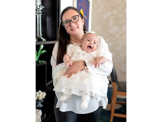 Nicolle Fontecha Matamoros con su pequeña hermana Aitana Valentina