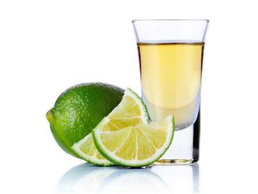 7. Antes de saborear el tequila, utiliza tu nariz. La Academia Mexicana de Catadores de Tequila ha identificado más de 600 aromas en el tequila.<br/>