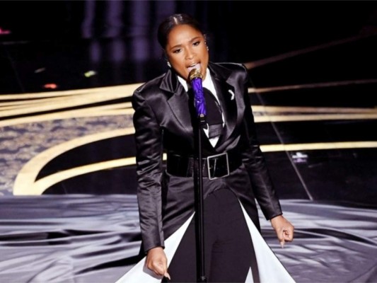 Jennifer Hudson cantó el tema I'll fight' del documental RBG sin embargo en varias ocasiones de su presentación no alcanzó las notas y desafinó.