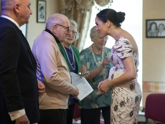 Meghan Markle visita la residencia de ancianos de la Royal Variety