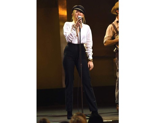 La cantante Miley Cyrus tuvo una intervención musical en la 46th American Film Institute's Life Achievement Award Gala