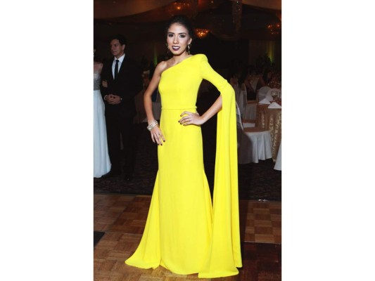 Elegancia en prom de la Escuela Seran
