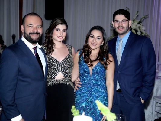 José Luís Vallecillo y Vanessa Nazrala celebran romántica boda  