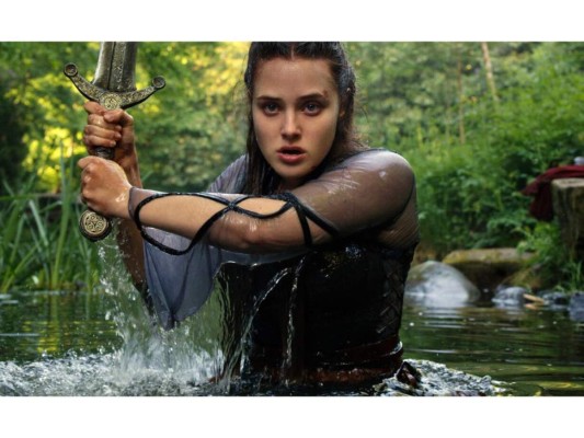 Maldita <br/>Katherine Langford vivirá una aventura con el Rey Arturo. Es la primera temporada de esta serie, Maldita nos mostrará la historia del Rey Arturo, la espada en la piedra y el Mago Merlín.<br/>