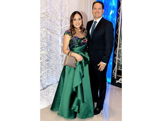 René Salem y Andrea Caraccioli, celebran por su amor