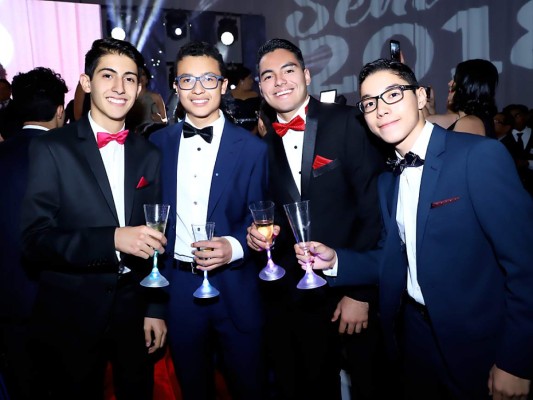 Fiesta de graduacion de la Estancia School
