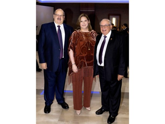 Club Rotario reconoce a destacados empresarios de C.A.  