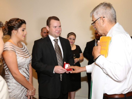 Compromiso de Daniella Valdés y Luis Matamoros