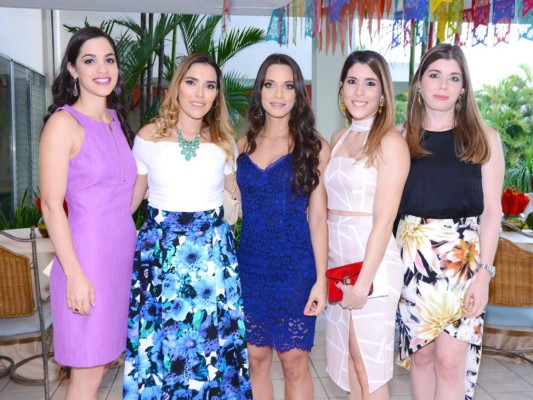 Isabel Cerna, Marcela Valle, Claudia López, Daniela y Marcela Handal. Foto Alez Muñoz.