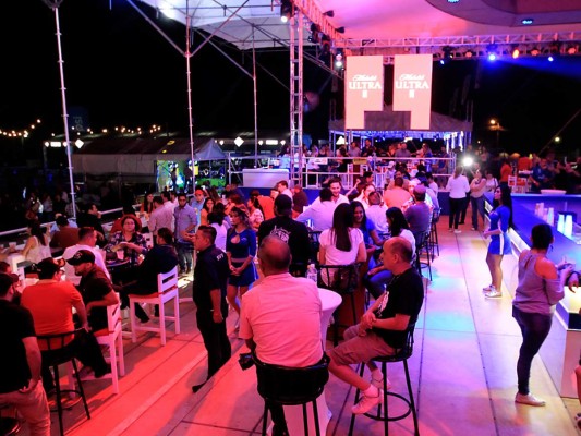 Michelob Ultra inauguró Ultra Bar en la Plaza Juniana   