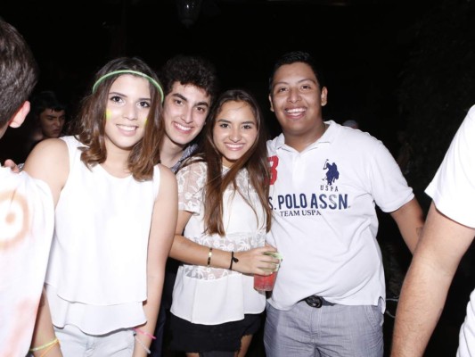 Neon party en residencia Andonie