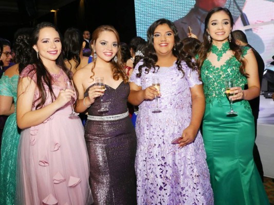 Fiesta veneciana en honor a los seniors de La Estancia School