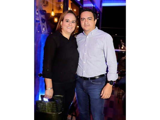 Tom Coffee Bar y Lounge abre sus puertas