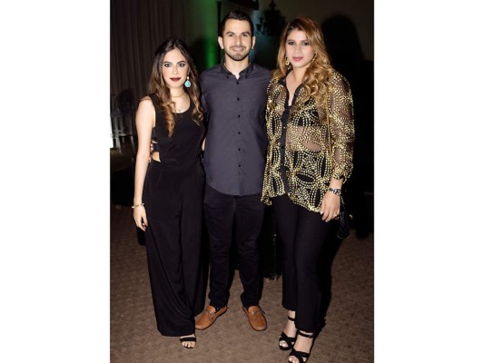 Paola Kawas, Jorge Rodríguez y Andrea Gabrie.