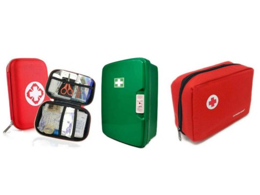 Para comenzar, debes conseguir un recipiente ya sea de plástico o de metal; una especie de maletín o bolso, que sea totalmente hermético para que este no se llene de agua ante una emergencia de huracán.