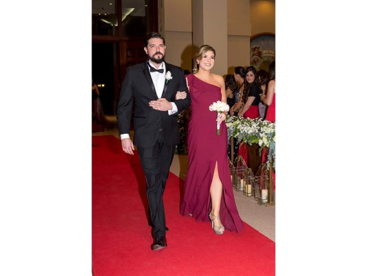 Harry Panting y Laurie López se casan en la Sagrada Familia  