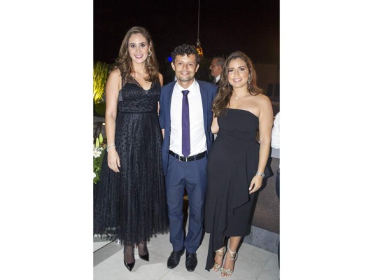 Así disfrutaron los novios José Eduardo Tinoco y Giselle Rojas su boda civil