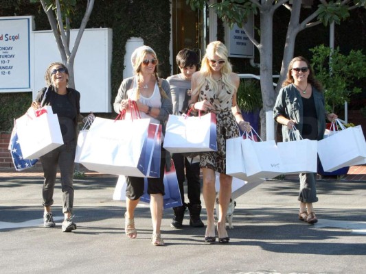 PAris Hilton si sabe lo que es comprar.