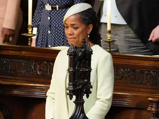 Doria Ragland, madre de Meghan no pudo contener las lágrimas de la emoción durante la boda real.