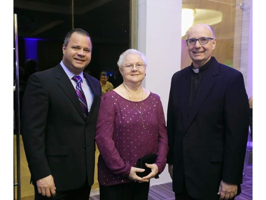 Premio Quetglas un reconocimiento a hondureños altruistas  