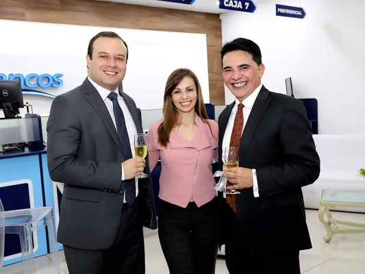 Gran Inauguración de Auto Bancos SA