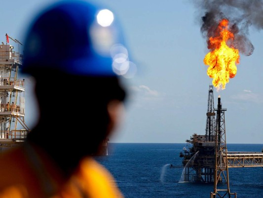 Ingeniería petrolera. La industria petrolera es millonaria pese a que la misma se atiene al cambio en los precios del petróleo. Salario anual promedio: $149,590