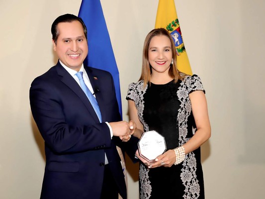 Bienvenida al embajador de Venezuela