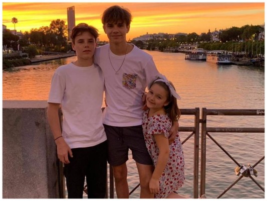 Así posaron los pequeños para la típica foto de mamá