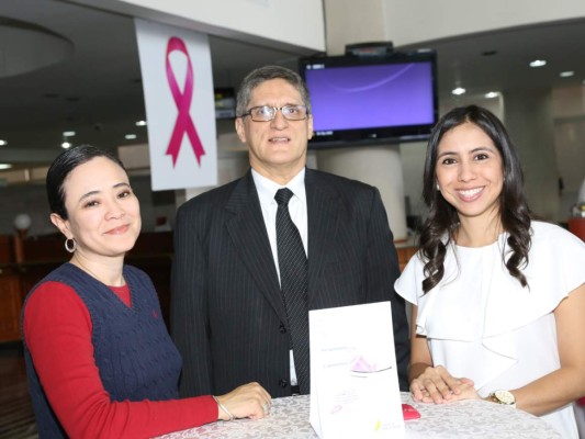 Ficensa y FUNHOCAM presentan el llavero rosa