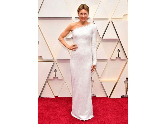 De vestido de lentejuelas firmado por Armani Prive, apareció en la alfombra roja Renée Zellweger