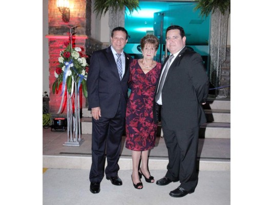 Johnny, Leila y Geovany Chahín. Foto Alex Muñoz