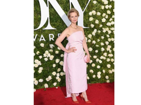 Cynthia Nixon optó por un diseño de Rosie Assoulin